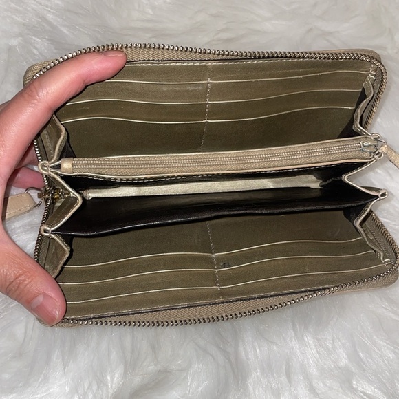 Gucci Zippy Wallet - Picture 6 of 10